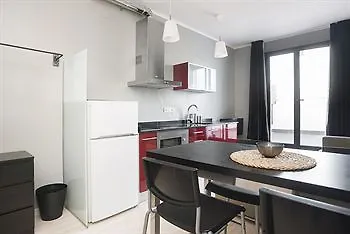 Dingdong Fira Apartments Barcelona 3*,