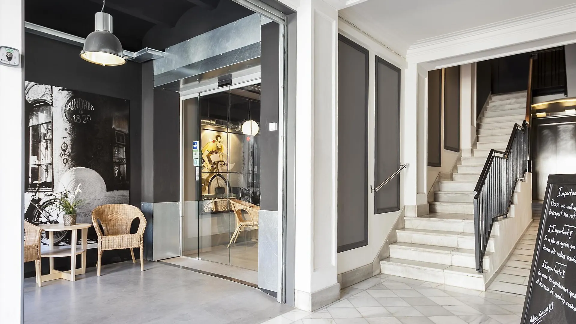Dingdong Fira Apartments Barcelona 3*,  Spanje